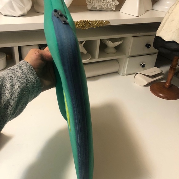 Marc Jacobs green soft laptops bag - Picture 6 of 10